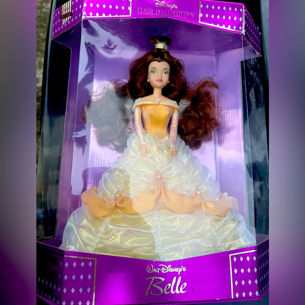 Walt Disney Belle